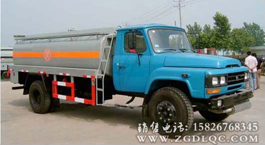 東風(fēng)尖頭運(yùn)油車 東風(fēng)尖頭運(yùn)油車