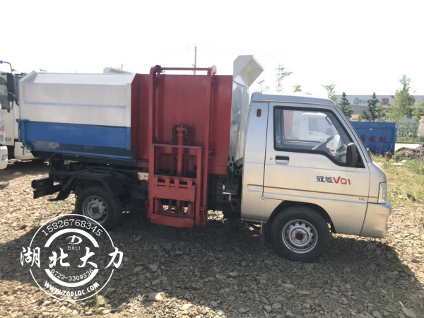 自裝卸式掛桶垃圾車